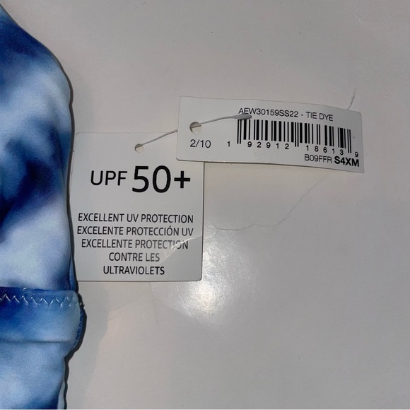 Amazon Essentials Plunge Tummy Control Shaping Swimsuit - Picture 6 of 9